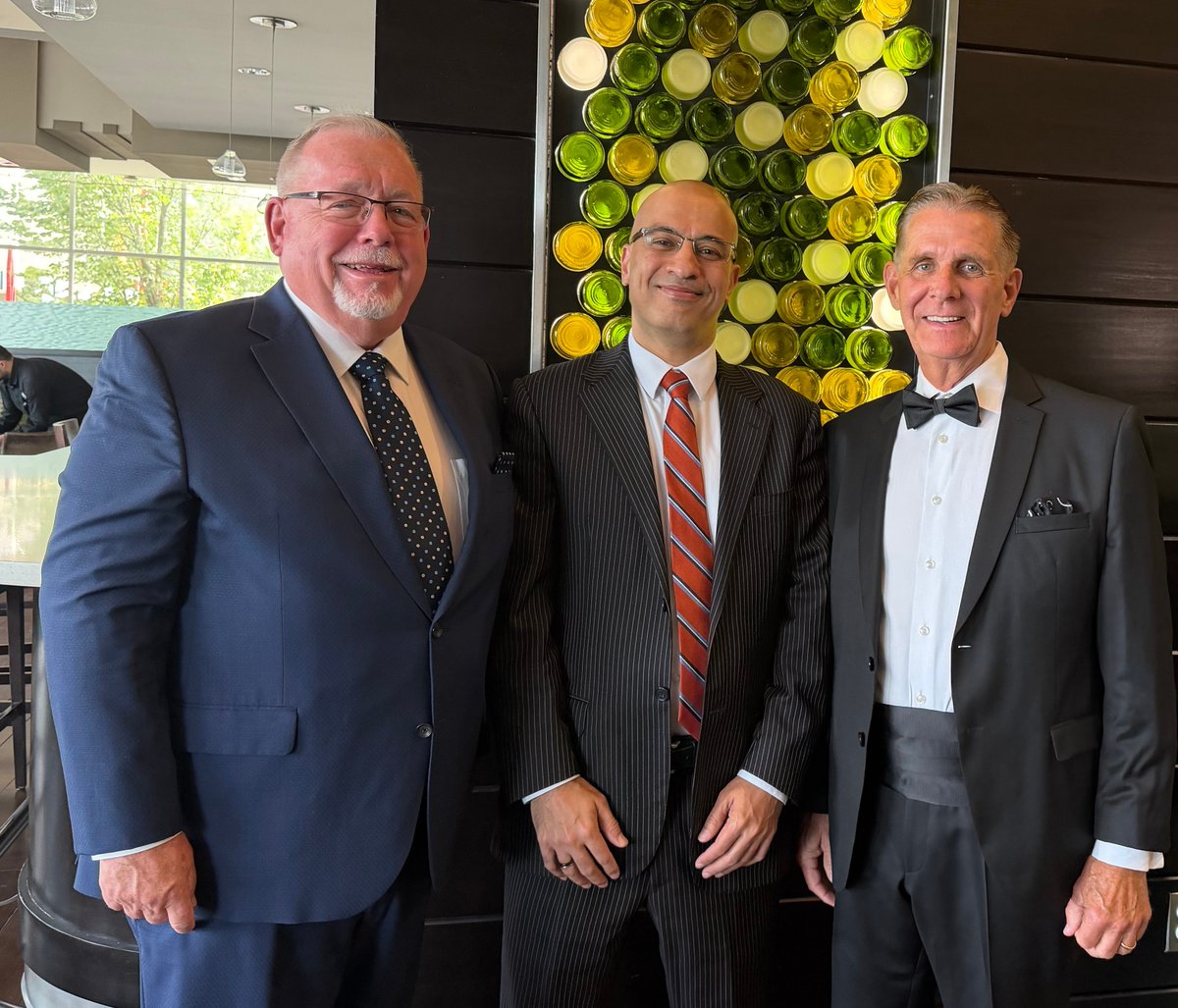 MetCredit's tweet photo. (L–R) Steve McLellan, past CEO of the Saskatchewan Chamber of Commerce; Prabha Ramaswamy, past Chair of the Saskatchewan Chamber; and David Hopkyns of MetCredit, attending the Saskatchewan Chamber’s ABEX Awards in Saskatoon, sponsored by MetCredit.

#ABEXAwards #SaskatchewanChamber #Saskatoon #MetCredit