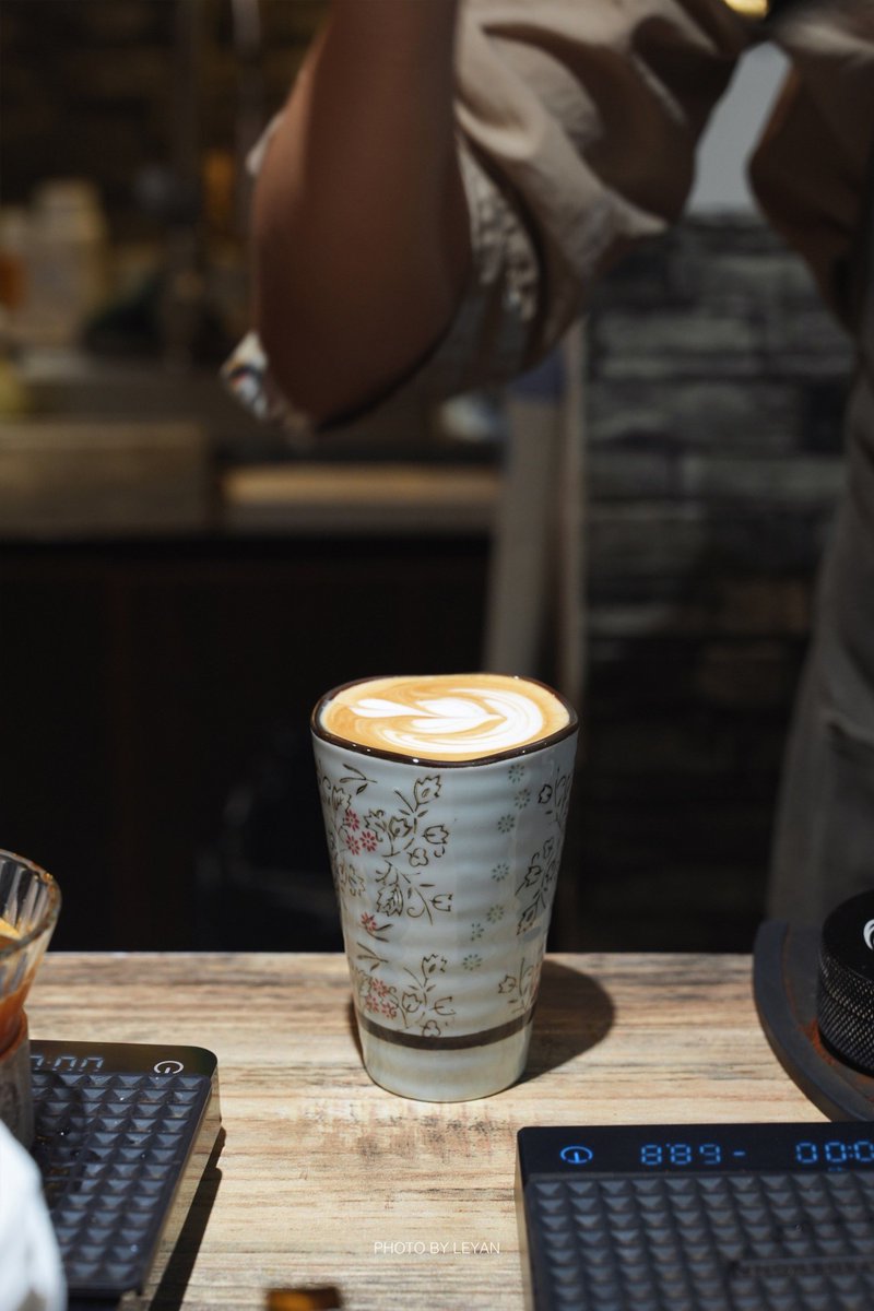 lunaYeungkz's tweet photo. Hoy compartí un café y una sonrisa con un vecino nuevo! El día se volvió mucho más cálido.， https://t.co/9guGI5iEVj
