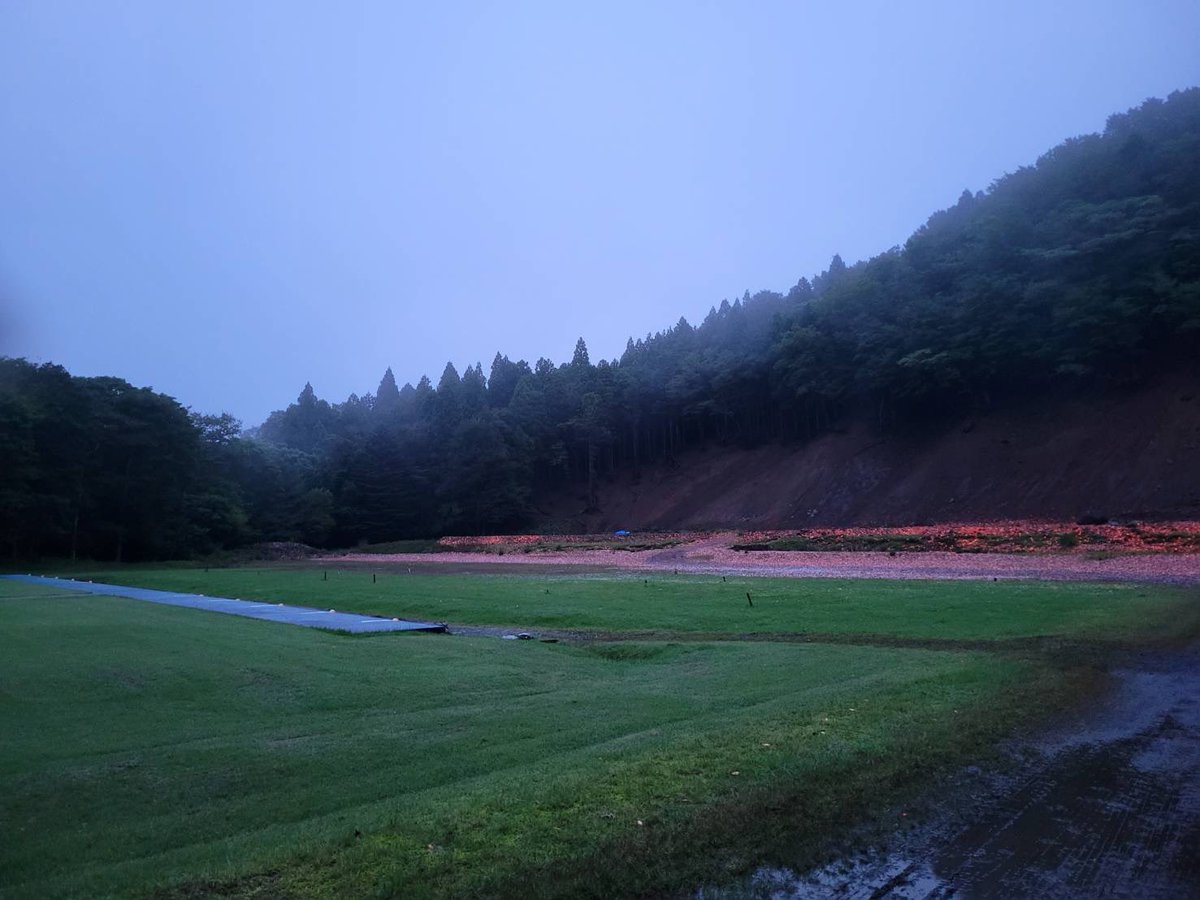 suyamashooting's tweet photo. おはようございます☀
月　日（）今朝の須山情報です。
天気　雨☔
気温　18℃
風　　微風
本日は全面空いています。
生憎の雨ですがご来場予定のお客様は気をつけてお越し下さいませ。

本日も皆様のご来場スタッフ一同心よりお待ちしております。 https://t.co/XQt1N7isCF