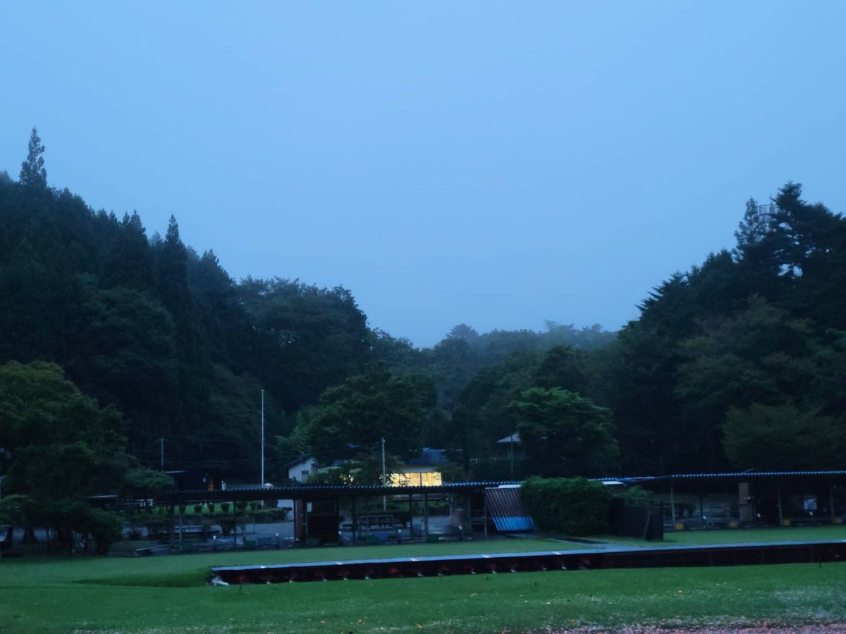 suyamashooting's tweet photo. おはようございます☀
月　日（）今朝の須山情報です。
天気　雨☔
気温　18℃
風　　微風
本日は全面空いています。
生憎の雨ですがご来場予定のお客様は気をつけてお越し下さいませ。

本日も皆様のご来場スタッフ一同心よりお待ちしております。 https://t.co/XQt1N7isCF