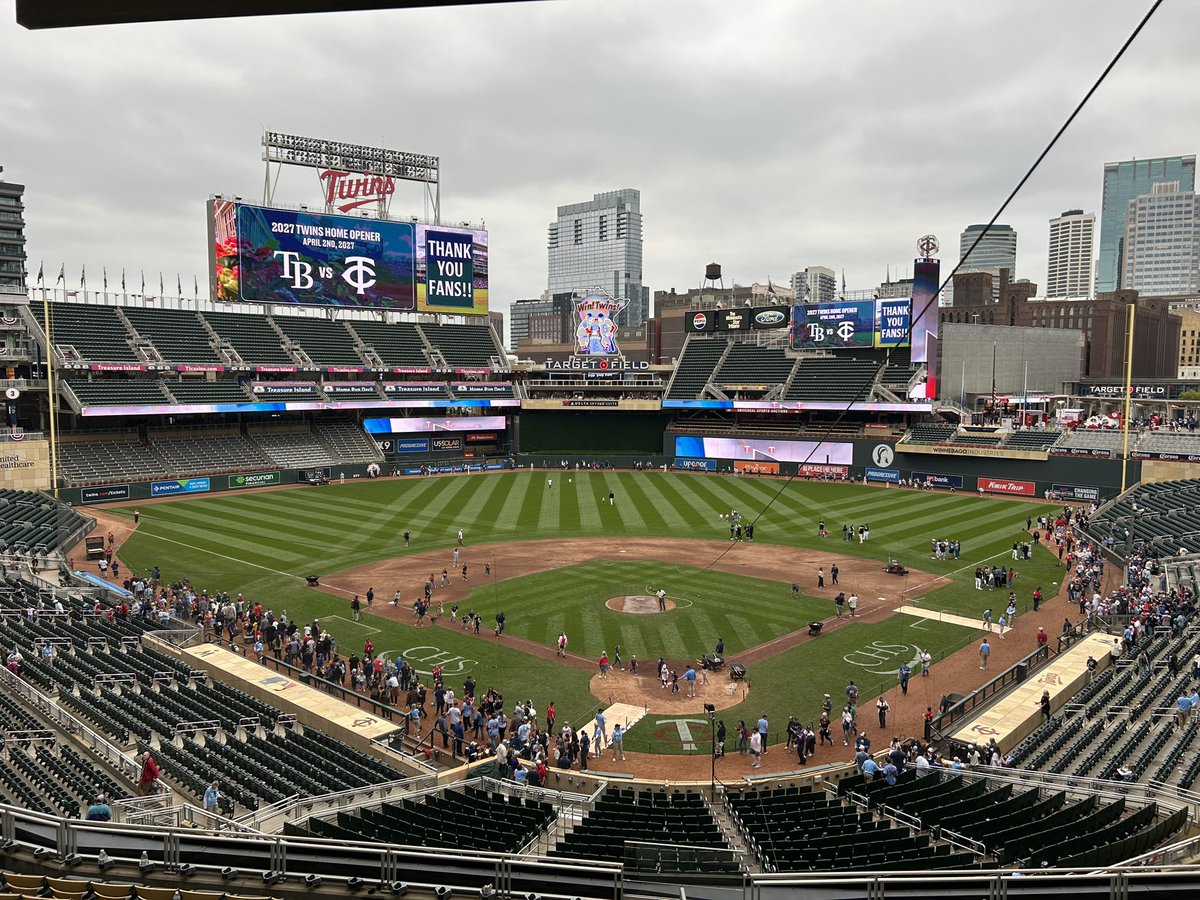 radiohicksie's tweet photo. Thanks to all our fans and wonderful listeners/viewers for the privilege of bringing you another season of Rangers baseball. A group of very good men gave it their all and fell just shy on this cloudy and gloomy day in Minneapolis. Again - thank you all! https://t.co/VBtzBMRSsM