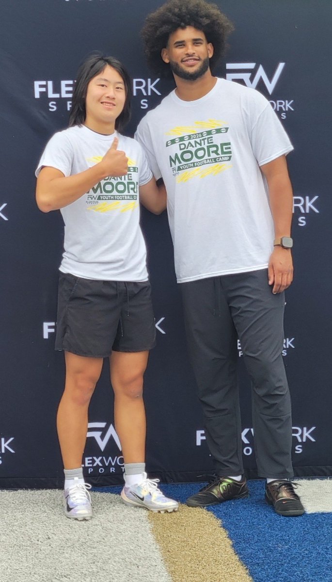 MagnusJPark's tweet photo. This summer, I had an absolute blast at Dante Moore’s camp! 🙌

It was truly inspiring to see Dante take the time to spend it with all of us and create such a memorable experience. Grateful for the opportunity, the memories, and the inspiration. 🏈 and passionate about our cleats/shoes @Nike

Prayers up for #5! 🙏💪
Keep fighting, Dante! We’re rooting for you! 
@oregonfootball @TheOregonDuck @CoachDanLanning #goducks #nfl #magnusQB #QBMagnus