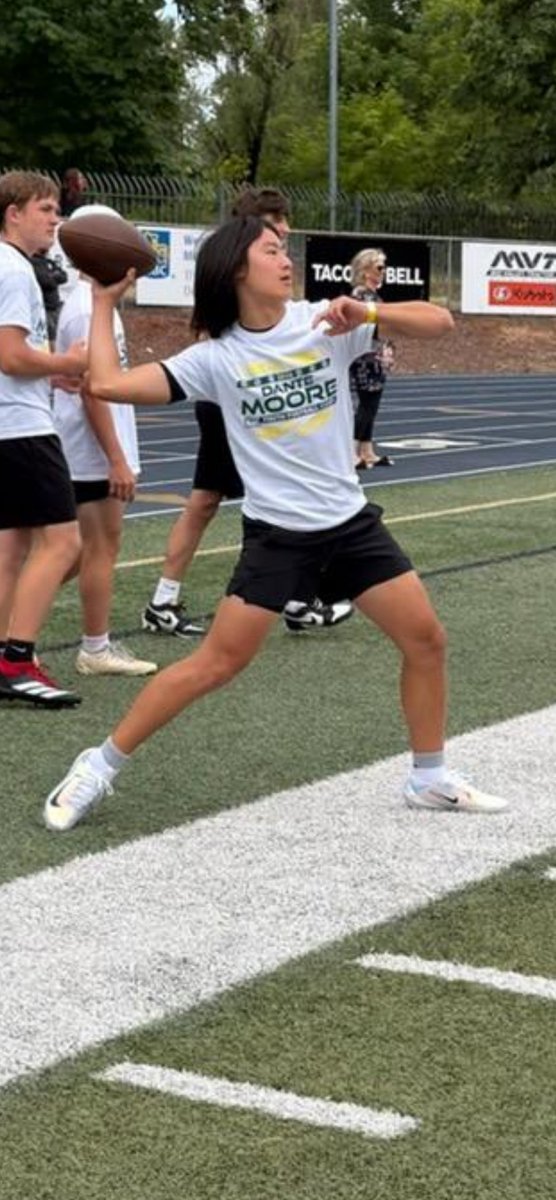 MagnusJPark's tweet photo. This summer, I had an absolute blast at Dante Moore’s camp! 🙌

It was truly inspiring to see Dante take the time to spend it with all of us and create such a memorable experience. Grateful for the opportunity, the memories, and the inspiration. 🏈 and passionate about our cleats/shoes @Nike

Prayers up for #5! 🙏💪
Keep fighting, Dante! We’re rooting for you! 
@oregonfootball @TheOregonDuck @CoachDanLanning #goducks #nfl #magnusQB #QBMagnus
