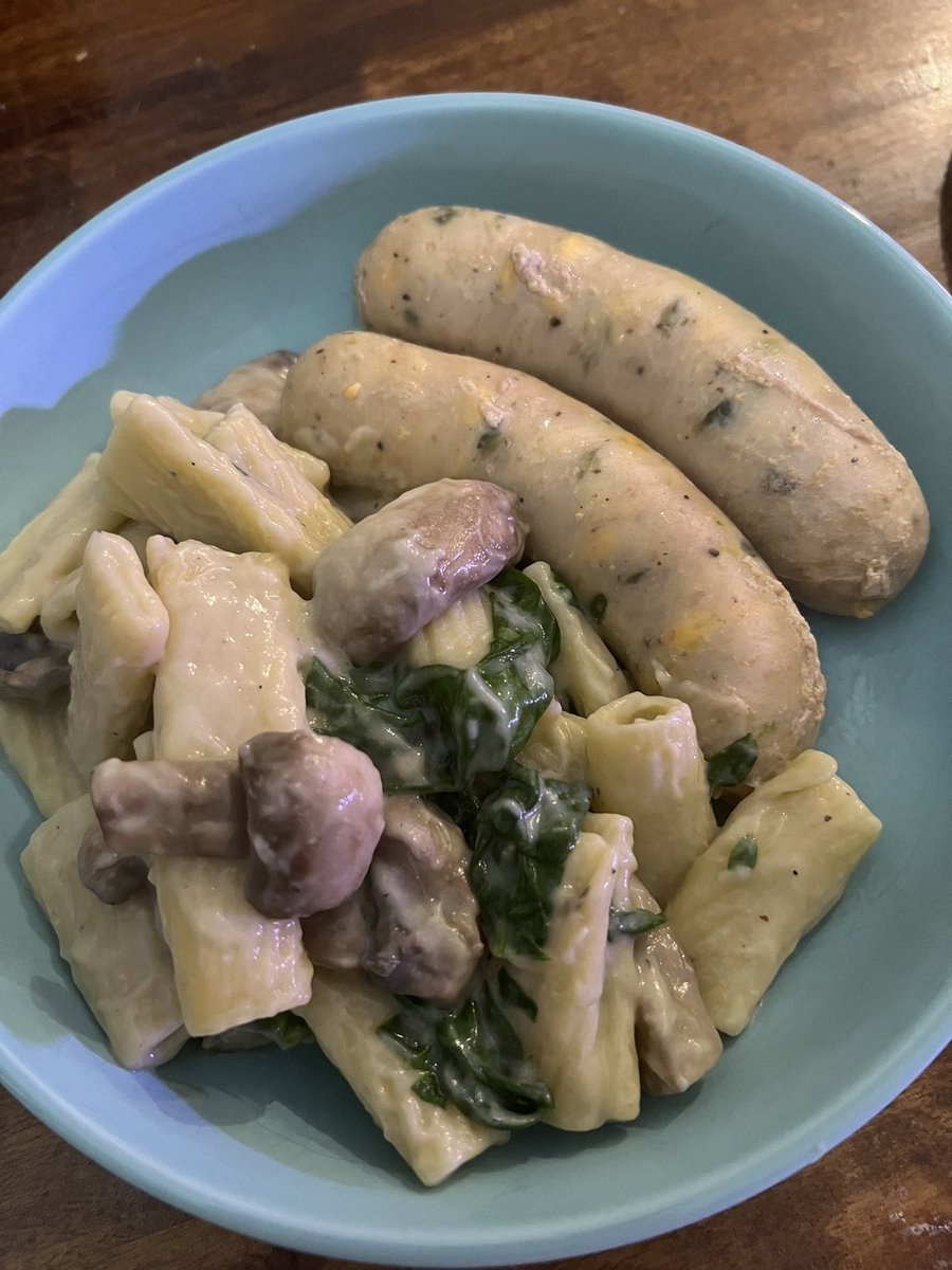 feraljunk's tweet photo. DINNER IS SERVED EVERYONE https://t.co/lcXyouKOSs