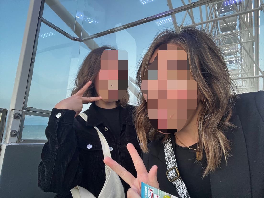 vcutm00n's tweet photo. chaque photo jsuis comme ça ✌🏼✌🏼 #chiante https://t.co/68xESvAjI7