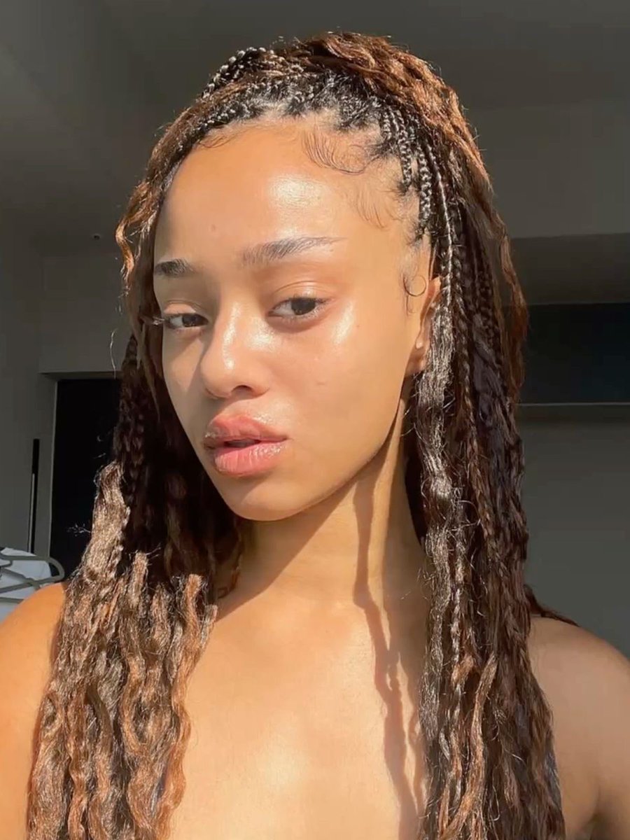 manonschild's tweet photo. I’m sick and tired of people constantly pitting two women against each other, especially black/woc women and judging their looks while hiding behind screens. Both are incredibly beautiful with or without makeup. If you don’t show your ugly self, just stfu. https://t.co/pwnJLTRtEd