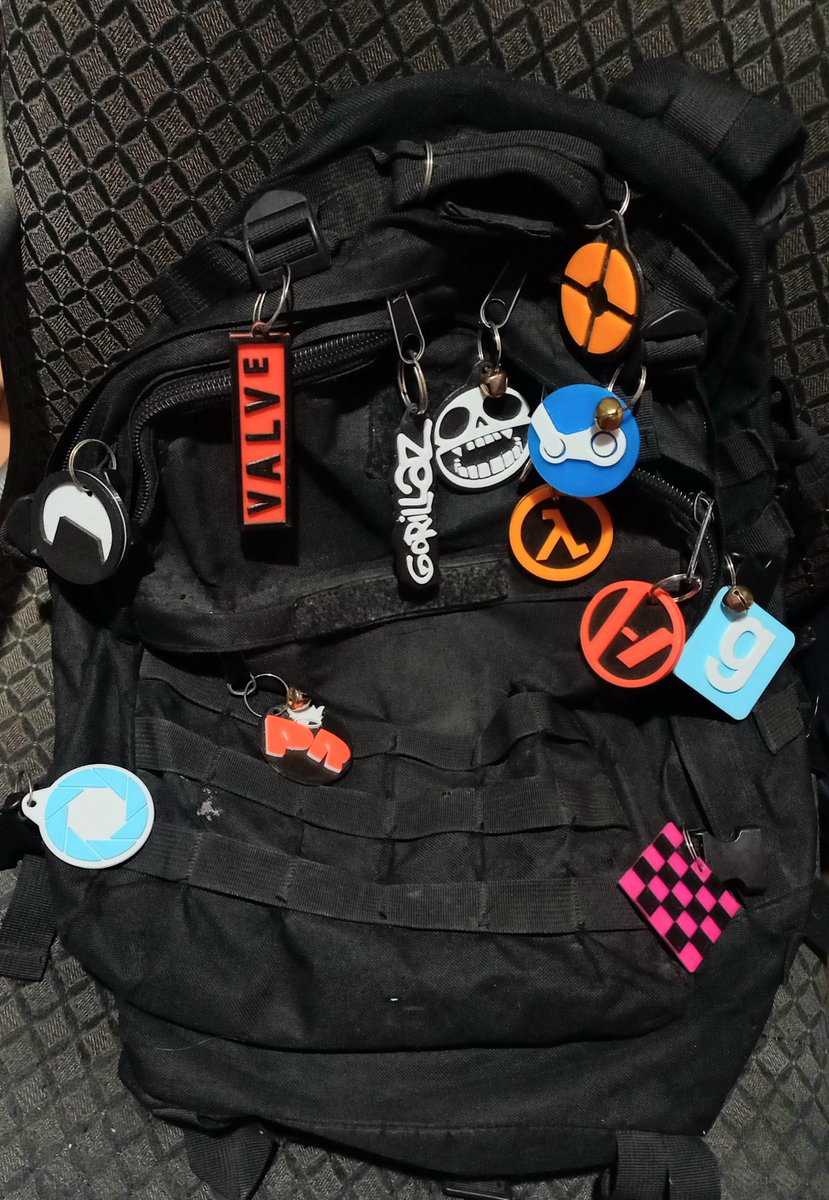 agusshzn's tweet photo. backpack reveal
(might get some custom buttons when i finally get that damn thing that makes them) https://t.co/il3FMrz3Ob