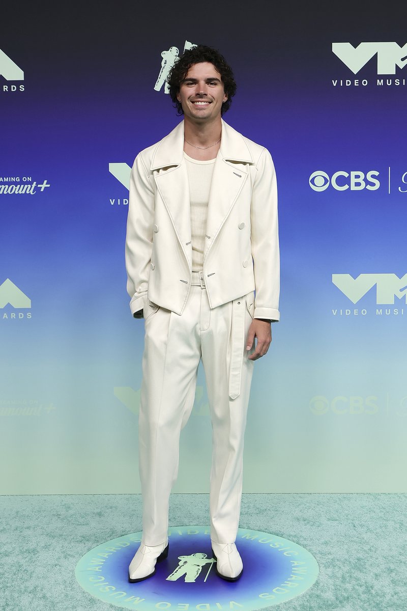 TMZ's tweet photo. Nic Vansteenberghe on the carpet at the VMAs 🤍 https://t.co/joQgPC6u47

📸 Getty https://t.co/FJsPDLFqXJ