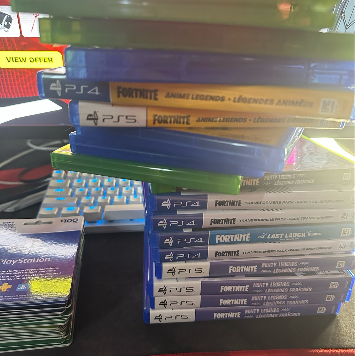 FortnitePV2's tweet photo. Like and reply to this tweet if you want a 12,500 V-Bucks code in DM’s!

I’m live choosing winners now hurry up 👀 (SECRET CODE DROPS STREAM) https://t.co/mIw29BTXM6 https://t.co/tahWeD0DG4