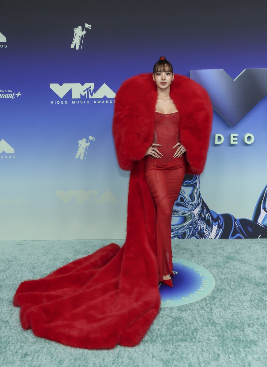 KrutoMedia's tweet photo. LISA attends the #VMAs red carpet

Photo: Todd Williamson/CBS https://t.co/TcHLVd2HAh