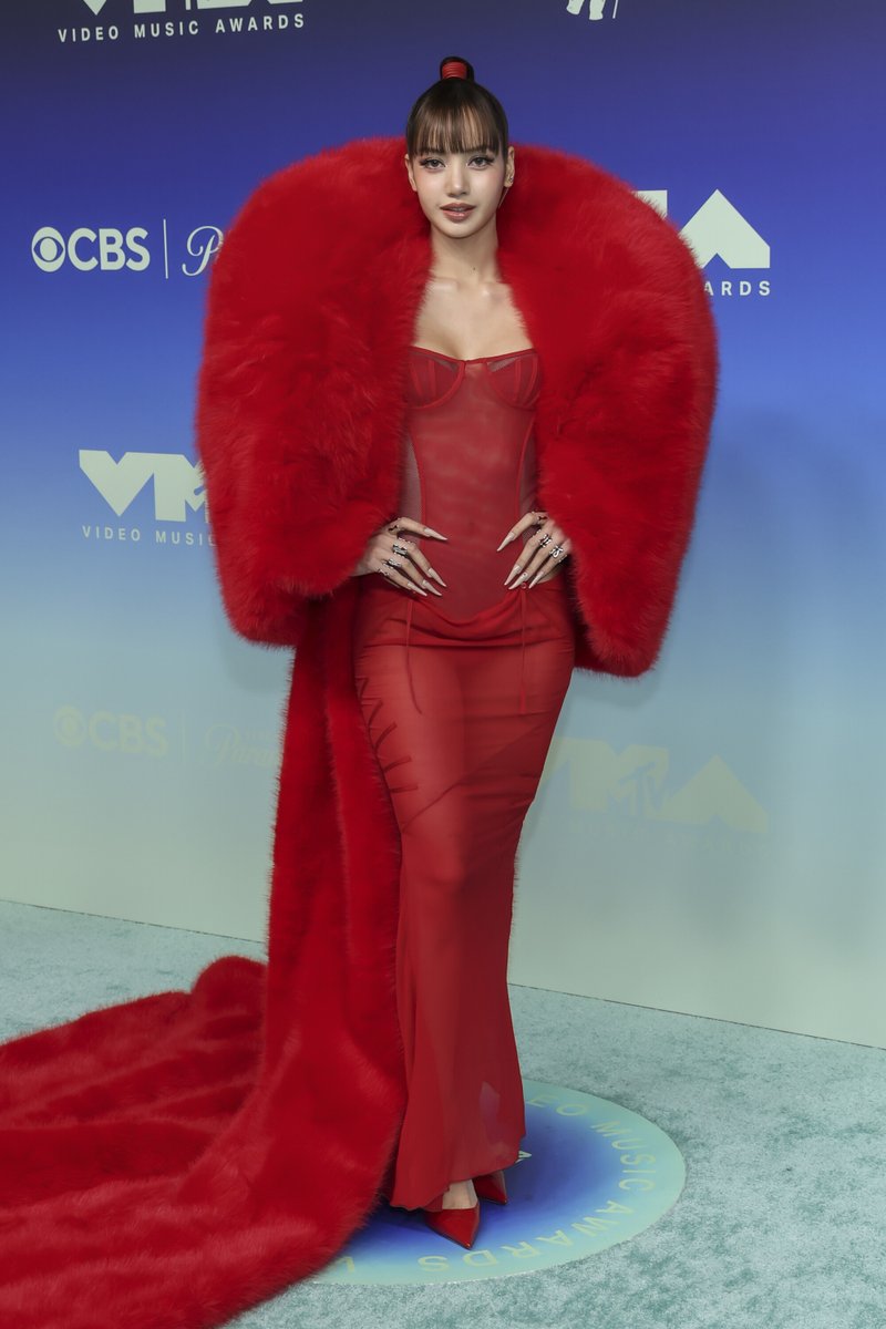 KrutoMedia's tweet photo. LISA attends the #VMAs red carpet

Photo: Todd Williamson/CBS https://t.co/TcHLVd2HAh