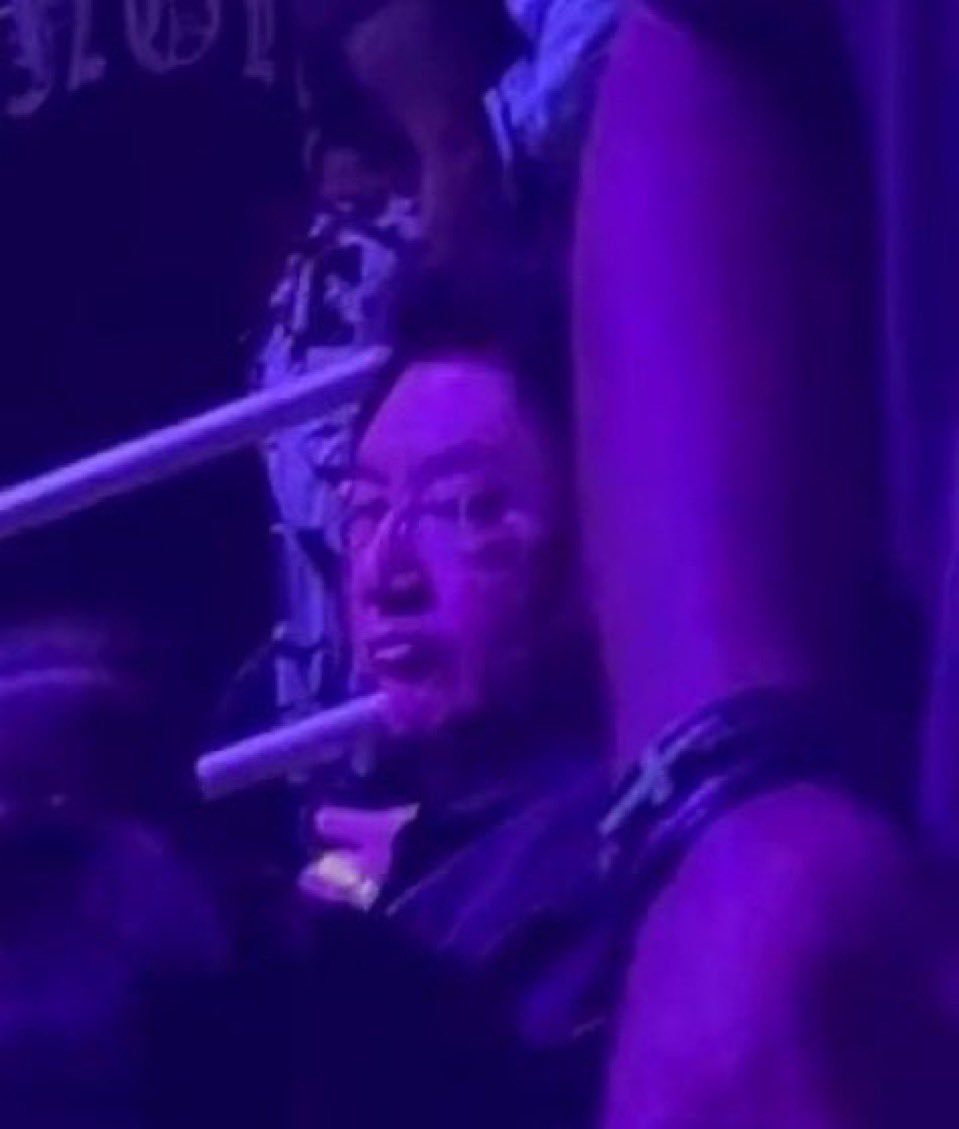 IMANEtvzg's tweet photo. @AboutMusicYT How much I laughed at this pig's reaction at that time lmfaoo https://t.co/ER1XpFcc9G