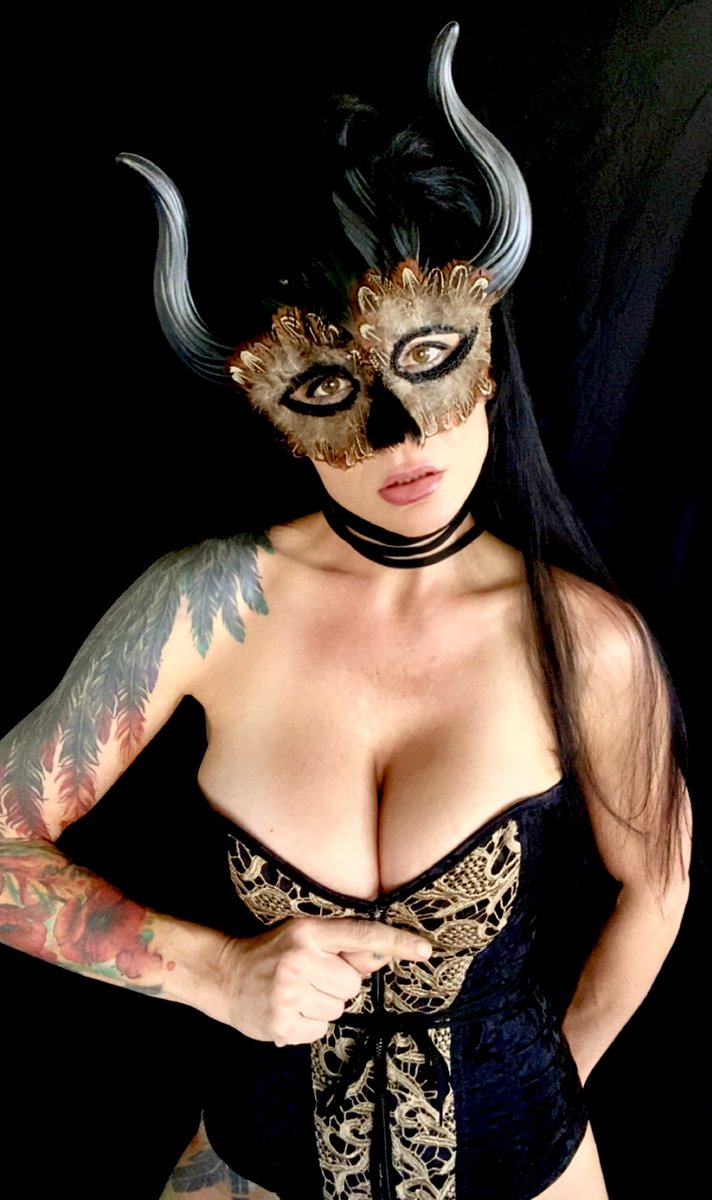 sjamspc33's tweet photo. #31daysofhalloween
my zipper's stuck....send help! https://t.co/h9eyd2Jjjc