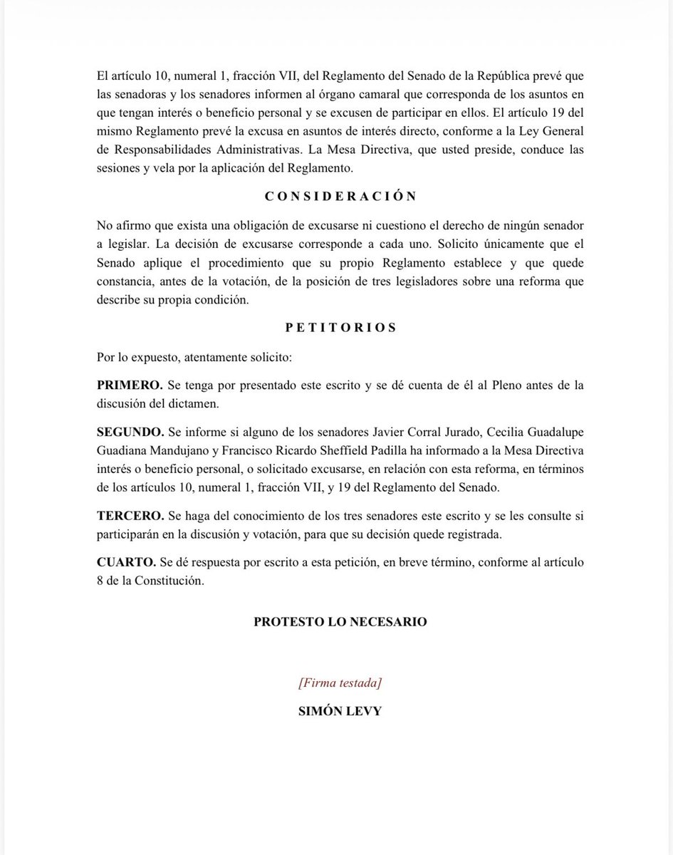 SimonLevyMx's tweet photo. Ejerzo mi derecho de petición como mexicano dirigido al presidente de la mesa directiva del @senadomexicano a @higinio_mtz :
Solicito con base en el artículo 10 numeral 1, fracción VII  del reglamento del Senado mexicano, se excusen de la votación los siguientes senadores por tener interés personal, doble interés nacional al ser estadounidenses.