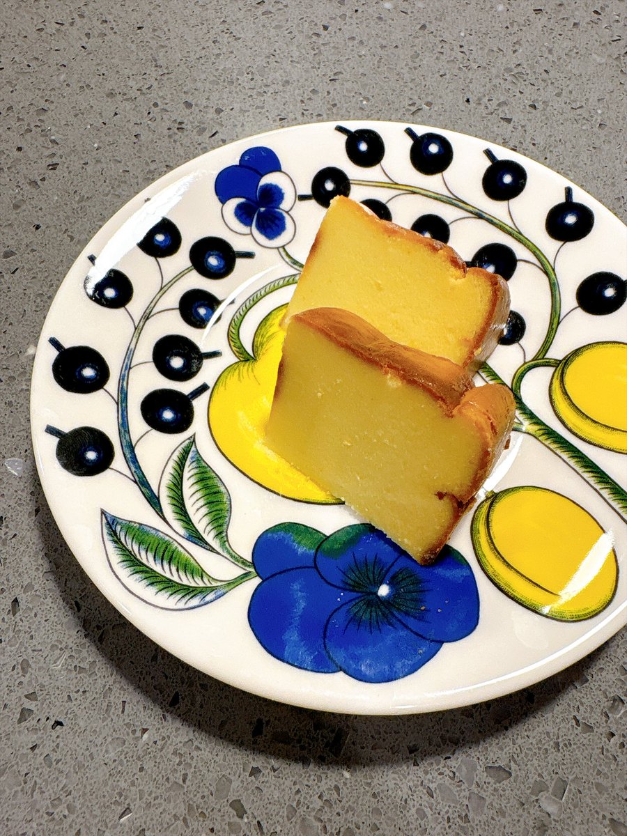 m_m_sz1's tweet photo. ホールフーズで買ったこちら🍋🧀
トレジョのたまにシーズン物で出てくる、レモンチーズケーキとはまた違って美味しい🤤
約10ドル

チーズ売り場にあったよ🤗 https://t.co/7PtC510oBp