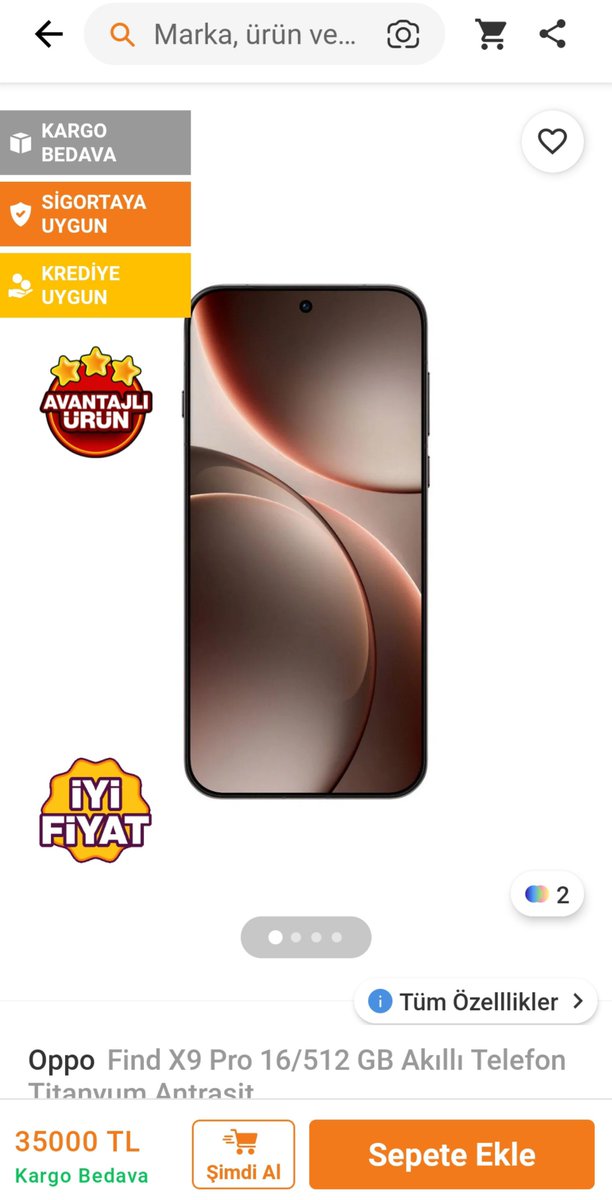 ErisimTR's tweet photo. Evet sevgili @Trendyol , yeni bir dosyayla karşınızdayız. 

Birilerinin "iç ticaret çok güvenli, Çin'den ürün alınca vatandaş mağdur oluyor" dediğini duyduk. 

Fakat biz Türkiye'nin en köklü e-ticaret şirketlerinden Trendyol'da farklı sorunlar tespit ettik.

Bir takım kişilerin ne amaçla olduğunu henüz tam çözemediğim platform davranışını size anlatacağım.

Kaplan Teknoloji Mağazası
OKTAY TEKNOLOJİ
Uğurlum Ticaret
Dursun Ticaretleri (seninki dursun oe)
Cemot Motors
Yeşim Açıkgöz
TOGG Auto
vs vs

isimli mağazalardan aynı kişiler aynı ürünleri absürt ucuz fiyatlara platform üzerinde satışa sunuyorlar. Ve ben şikayet edene kadar bir Allah'ın kulu Trendyol çalışanı "abi 90k telefonu 35k'ya listelemişler nasıl mümkün lan bu" demiyor. 

Süreci öğrenmek için derhal sipariş verdim ve tahmin ettiğim gibi herhangi bir hareket olmadı. Trendyol desteği hazır cevaplarla "içiniz rahat olsun, sipariş tarafınıza ulaşacaktır" diyor. Bilmiyor ki esas ulaşsa rahat olmam. Bana gelenin hıyar olduğunu size nasıl kanıtlarım sonra :)

Mesafeli Satış Sözleşmesi'nde yazan numarayı 6 farklı numaradan aradım. Her birinde ilk aradığımda tam 3sn çaldıktan sonra açılıyor. Ardından kendi sesimi duyuyorum. Sonra ikinci arayışımda numaram engelleniyor ve otomatik olarak meşgule düşüyorum. 

Aynı numarayı iki farklı hattan aynı anda aradım. Birini arkadaşıma verdim ve arkadaşımla bu hat üzerinden konuştuk resmen :) Birbirimizin sesini duyduk. Hatlar paralel bağlıysa demek..

Ürün siparişi verdiğimiz gibi mağaza uçtu. Her seferinde, her mağaza biz sipariş verdikten ya dakikalar ya da saatler sonra yok oldu. 

Satıcı ürün sorularına hep efendim ekleyerek cevap veriyor efendim.