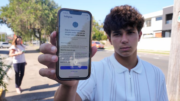 MarioNawfal's tweet photo. 🇦🇺 Australia banned under-16s from social media.

Now the regulator enforcing that ban wants the legal right to catfish everyone.

The draft would let it run fake accounts, use AI-made posts, bypass platform rules, and keep the scale of it secret.

The stated goal is testing what users, including fake teens, are shown.

Fair enough.

But once the government can quietly run undisclosed accounts with legal protection, the obvious question is where “testing” ends.

Source: Public / Writer: Oliver