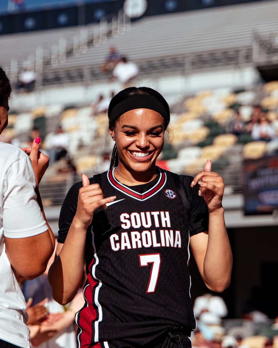 GamecockWBB's tweet photo. 3-for-3 from 3 for Lee!! Say it five times fast 😏👌

SC 69 | 45 CoC https://t.co/i6oUETM21f