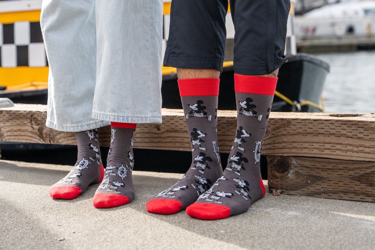 GoodLuckSock's tweet photo. What keeps sailors from playing cards? When the captain stands on the deck. #steamboat #steamboatwillie #boating #funsocks https://t.co/iIEJBIhU2O