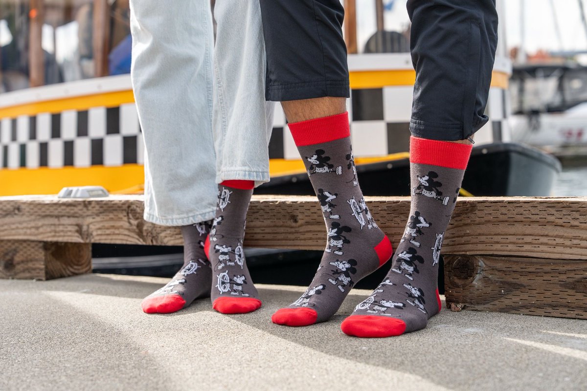 GoodLuckSock's tweet photo. What keeps sailors from playing cards? When the captain stands on the deck. #steamboat #steamboatwillie #boating #funsocks https://t.co/iIEJBIhU2O