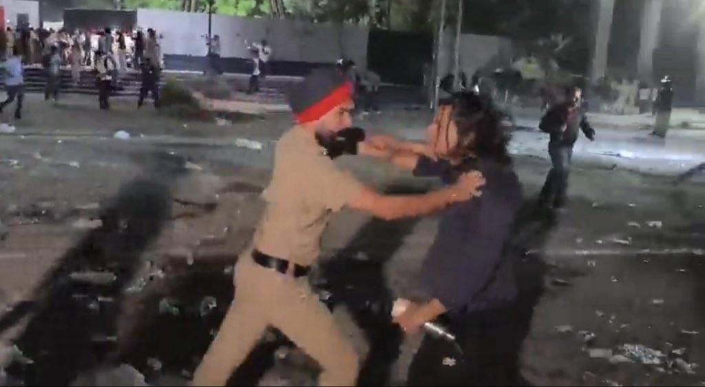 garrywalia_'s tweet photo. कॉकरोच बीमार है क्या ? 

ये है अभिजीत दीपके जो छात्रों से जुड़े हर मुद्दे पर बोलते है लेकिन लगता है कॉकरोच जब पंजाब की बारी आती है तो बीमार पड़ जाता है 

LPU के मामले में पूरा देश बोल रहा है और तो और गोदी मीडिया भी बोल रहा है लेकिन दीपके ब्रो चुप है वजह सबको नहीं तो दीपके को पता होगी . 

बोलना तो पड़ेगा वरना पब्लिक दवाई देगी देखते है क्या बोलता है ब्रो 😊