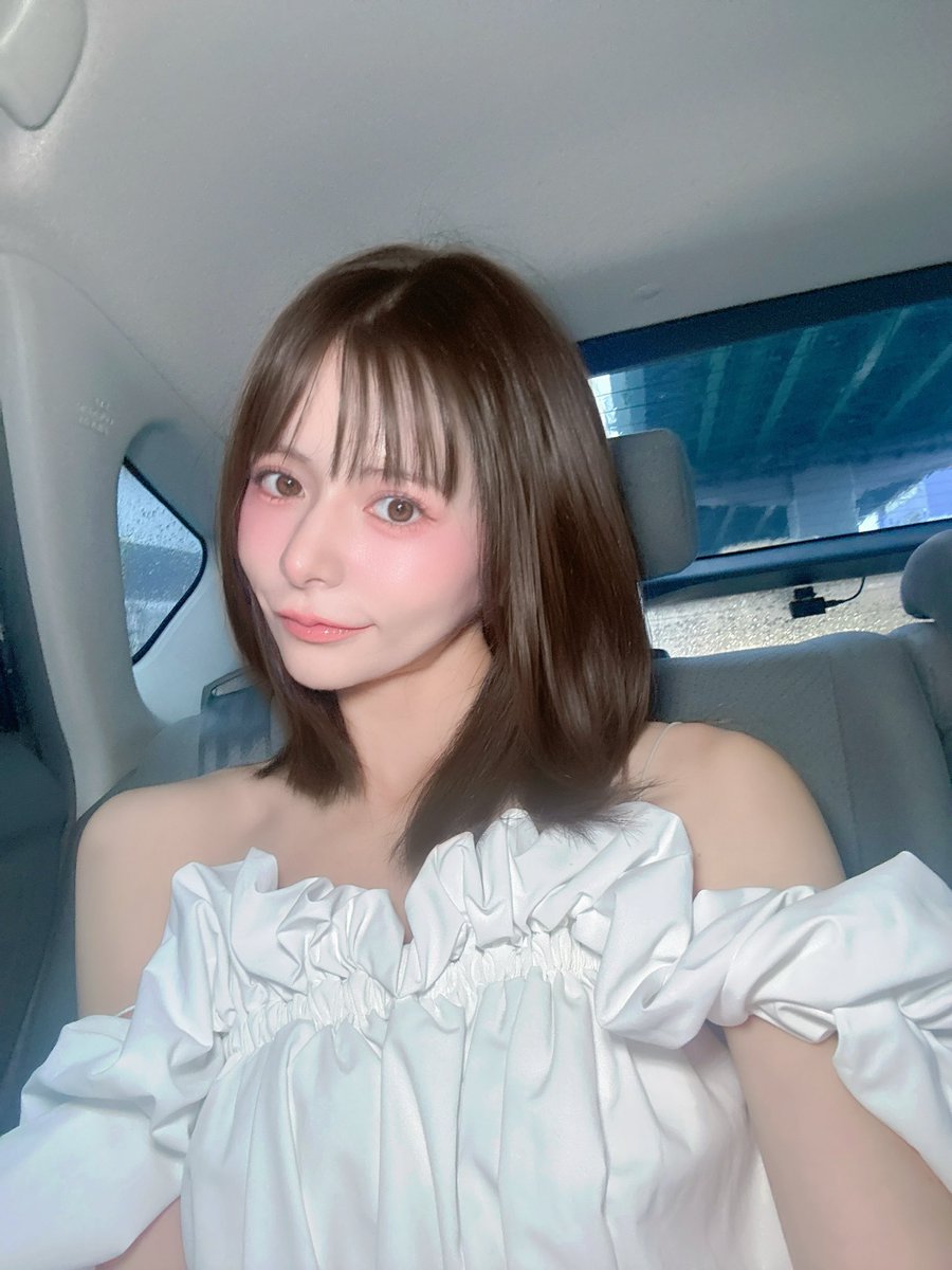kure_yumi's tweet photo. 珍しく（？）かわいい服着てきたよ👗

もうすぐメガコンコルド1280稲沢店ｻﾏに到着します！
楽しもうね♬︎

#PR https://t.co/D1dj6GMbOE