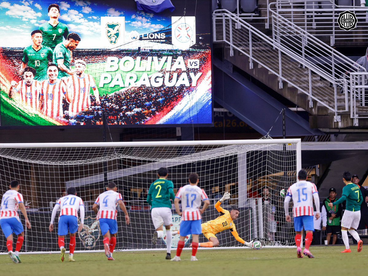 elClubOlimpia's tweet photo. ☝🏻🇵🇾 𝐄𝐧 𝐥𝐨 𝐪𝐮𝐞 𝐬𝐚𝐛𝐞.

Gastón Olveira completó los 90 minutos, atajó un penal y sostuvo el cero en la victoria de Paraguay sobre Bolivia.

¡Vamos, Tonga!

🤍🖤🤍 https://t.co/zXhYqwyB49