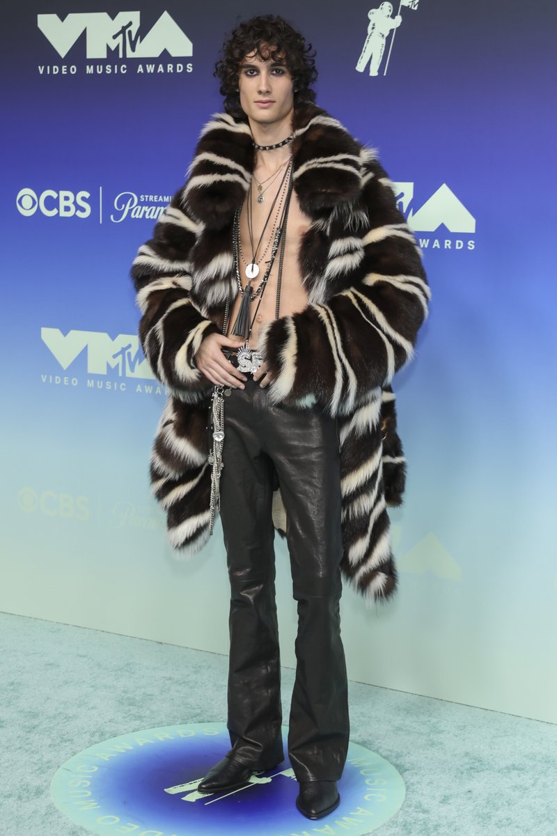 KrutoMedia's tweet photo. Sombr attends the #VMAs red carpet

Photo: Todd Williamson/CBS https://t.co/VrEOc4Ps1a