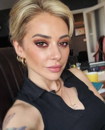 gagahaberyeni's tweet photo. Avukat Feyza Altun, 10 yıllık eşinin kendisini aldattığını iddia etti ve ayrıldıklarını açıkladı:

"Bir karı bulmuş, 2 ay olmuş. Bana diyor ki ‘Ben yoluma bakmadım’ Bir de hala beni ikna etmeye çalışıyor.

Adam gibi ‘Benim hayatımda biri var’ de." https://t.co/8JuGOHw5Gt