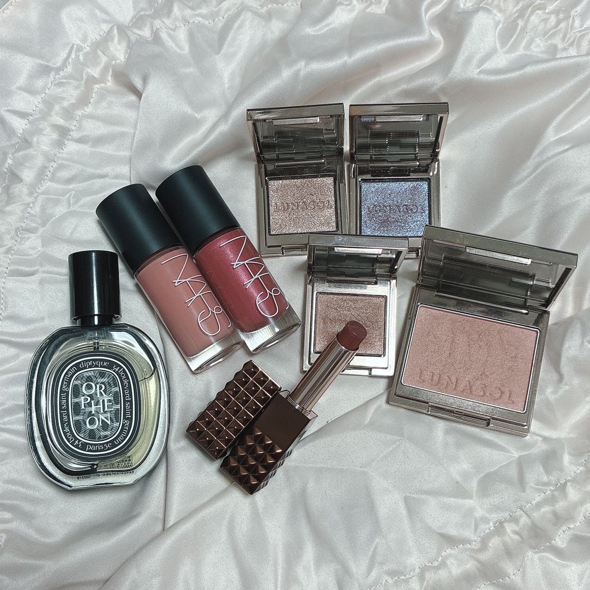 Autumn56092259's tweet photo. #LUNASOL
03 ミラーアッシュ
11 ミスティックソワレ
13 ムーンリットシマー
EX01 Shimmering Sienna
#NARS
06005 ORGASM CRUSH
05911 BEHAVE
#VALENTINOBEAUTY
141R セピアキス
#diptyque
オルフェオン
#今日のメイク
#今日の香水 https://t.co/fQRMbrbQyV
