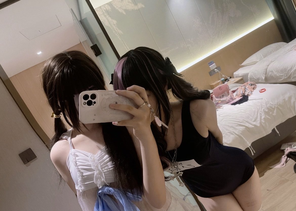 maureen63ey8's tweet photo. 跟闺蜜甜蜜双排～

这个点还有人想锐评一下我和闺蜜的福嘛 🥹   

不要🚪赶紧看，很粉很嫩！666直发🫣 https://t.co/WH1c8662vd