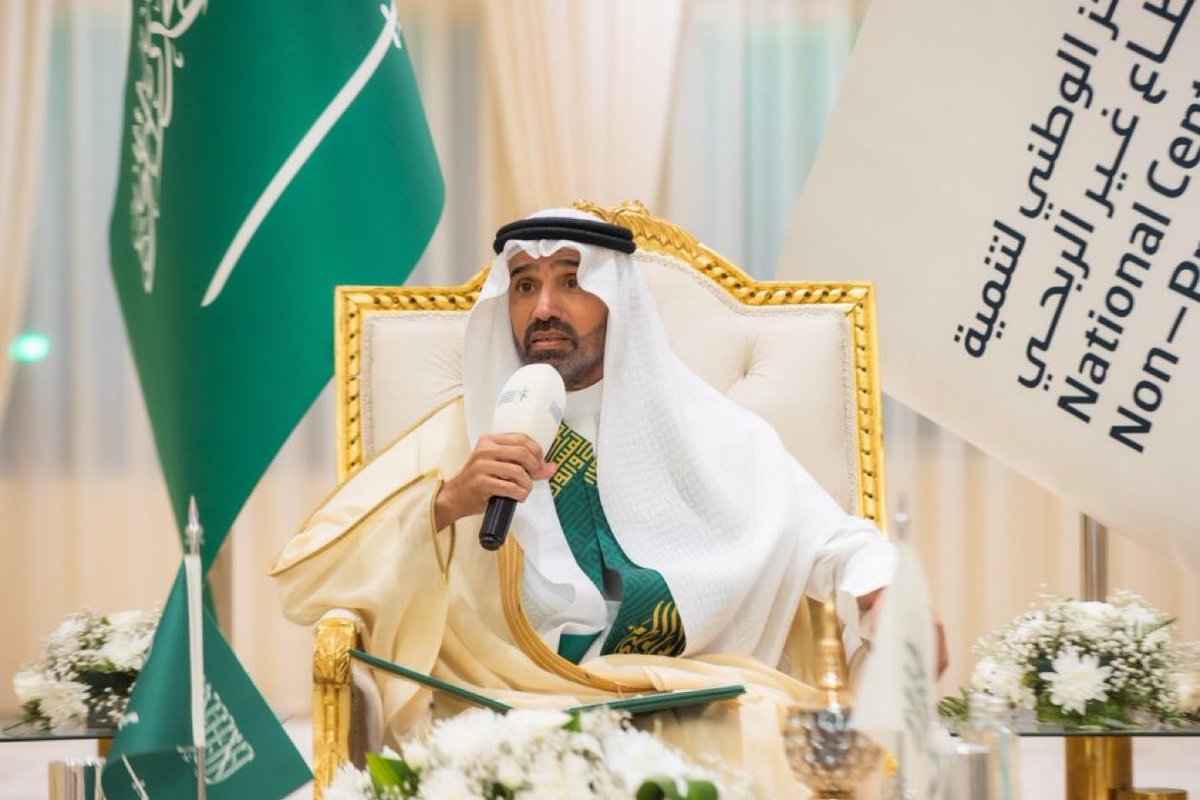 ahmadalmuhsn's tweet photo. وزير الموارد البشرية والتنمية الاجتماعية المهندس أحمد بن سليمان الراجحي يلتقي قيادات القطاع غير الربحي في #حائل مؤكداً أهمية تعزيز أثر القطاع الغير ربحي وتوسيع أثره التنموي. https://t.co/hP8m0JrveF