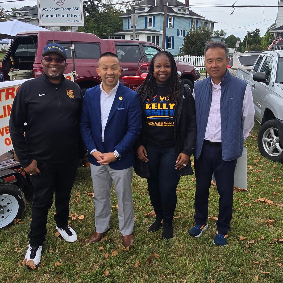 ClarenceLamMD's tweet photo. A little bit of rain, but nothing to dampen the spirits at the 37th annual Linthicum Community Fair and Parade yesterday!  And congratulations to the new Mayor of North Linthicum, Jeff Calloway. https://t.co/4eIrqwYhzW