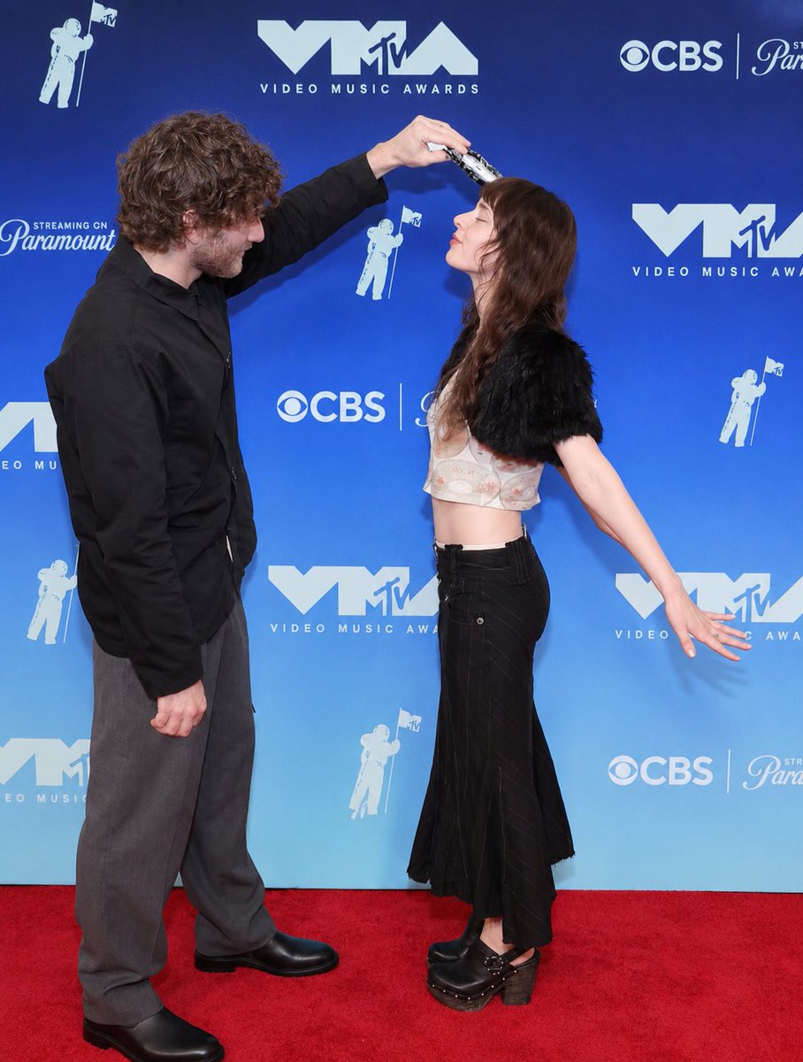 magbayargentina's tweet photo. Magdalena Bay ha llegado a los #VMAs https://t.co/IVDW7KvIiM