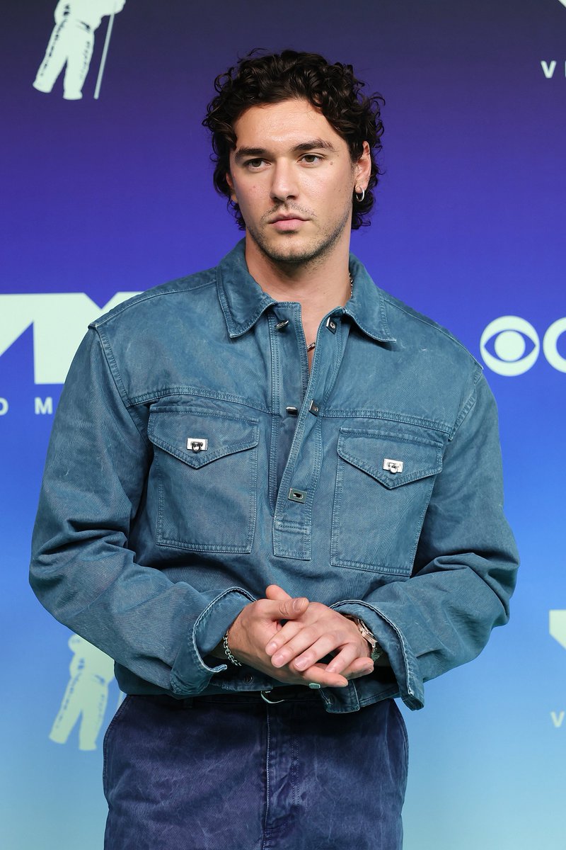 Variety's tweet photo. "Off Campus" star Belmont Cameli poses at the #VMAs https://t.co/UxoQ7Xott9