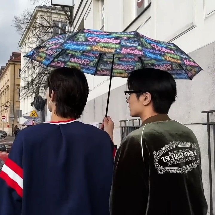 jayyoyunpancho's tweet photo. #Jaywonau - Fri(ends)
Hs y Jk cumplen medio año de noviazgo y es hora de que cada uno le presente sus amigos al otro.
Una sola noche, un solo sufrimiento.
Lo que Jy no esperaba era que, en esa misma juntada, iba a terminar hablando con el amigo de Hs, + https://t.co/OuYWKfmuWi
