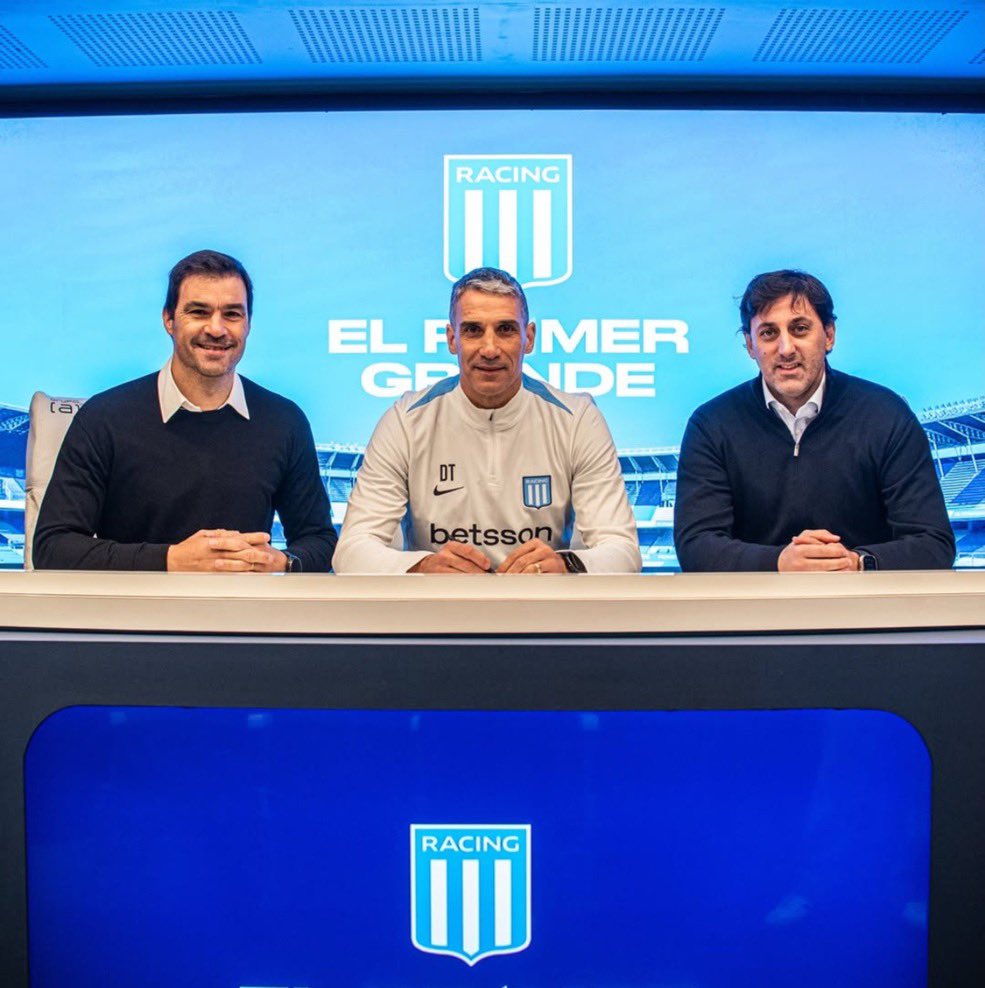fernandocarnota's tweet photo. Chau. Responsables del presente mas vergonzoso. Racing es de sus hinchas. https://t.co/NXuvMU9eOM