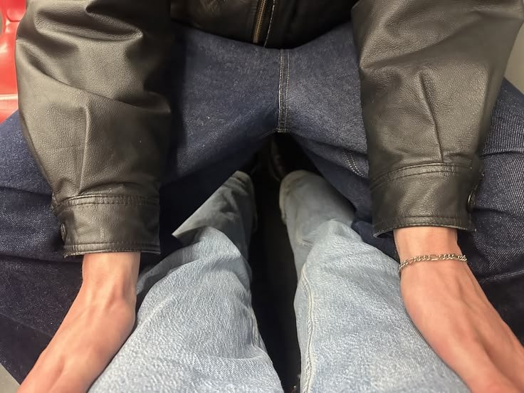 jayyoyunpancho's tweet photo. #Jaywonau - Fri(ends)
Hs y Jk cumplen medio año de noviazgo y es hora de que cada uno le presente sus amigos al otro.
Una sola noche, un solo sufrimiento.
Lo que Jy no esperaba era que, en esa misma juntada, iba a terminar hablando con el amigo de Hs, + https://t.co/OuYWKfmuWi