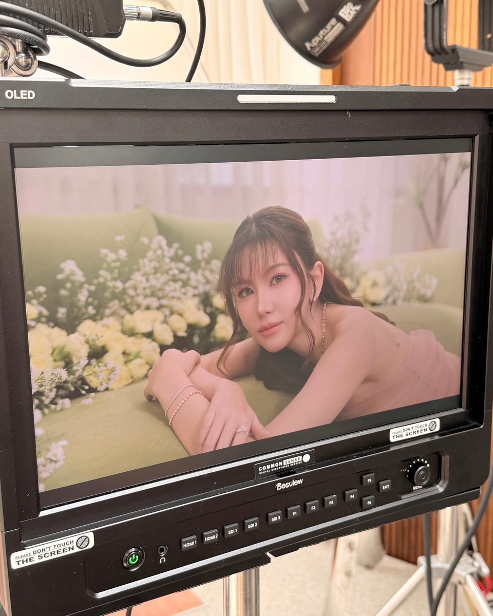 GarnMimie_TH's tweet photo. 📅 [28.09.2026]    
📷 IG Post : mimiebhapat

🔗 Link : https://t.co/yrRn56nW7s

————
our Sun 🌞✨🎙️

#ThirdPersonTheSeries 
#mimiebhapat
#YourSun https://t.co/T7vLa00XpA
