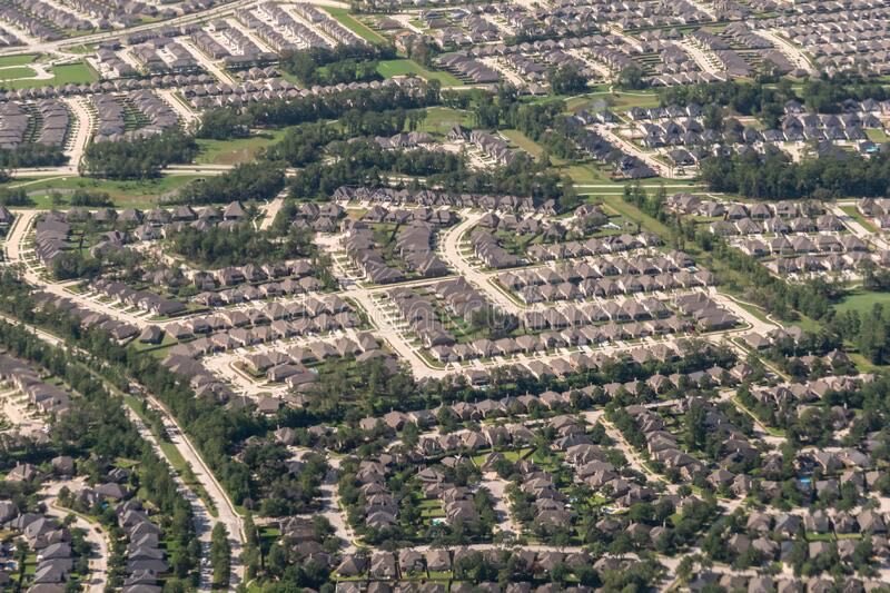 cityaestheticss's tweet photo. Pick one:

Of these two places, where do you think you’d have a richer, more fulfilling life? https://t.co/PQlBPWUJdj