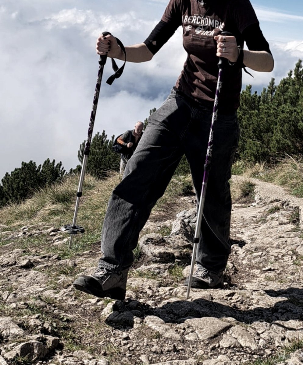 ezraxhell's tweet photo. never not hiking after purging 9 times a day and not having a normal meal for 2 months. 

idk why I was so active during my peak ED time. 

I ran on alcohol that got purged. for months.
why does my body still work?
how to did I do a 4hour hike (climbing included). https://t.co/tQO4MVr4gB