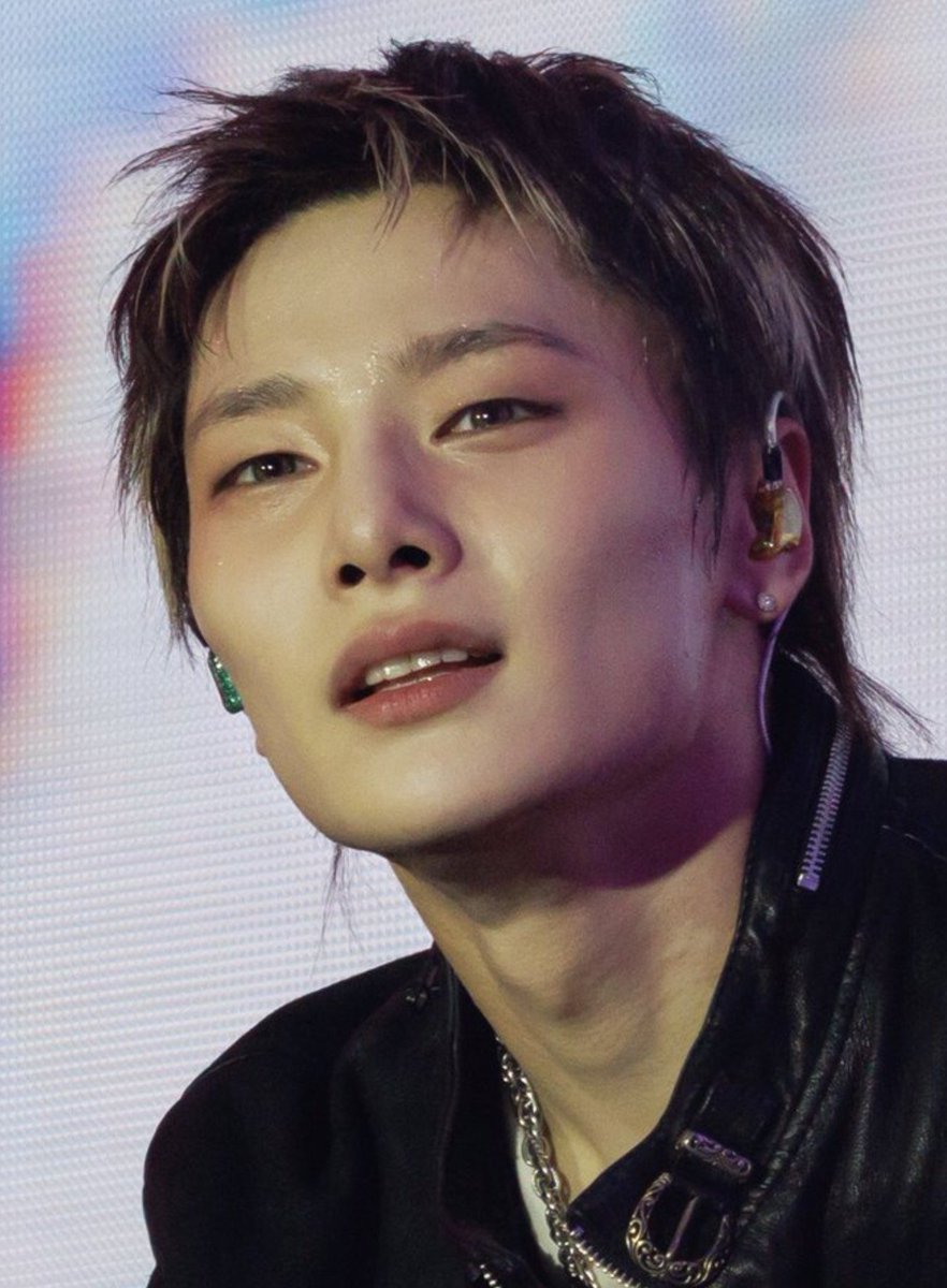 top_ayen's tweet photo. gawd he's so breathtaking https://t.co/8tXlW7Z0p1