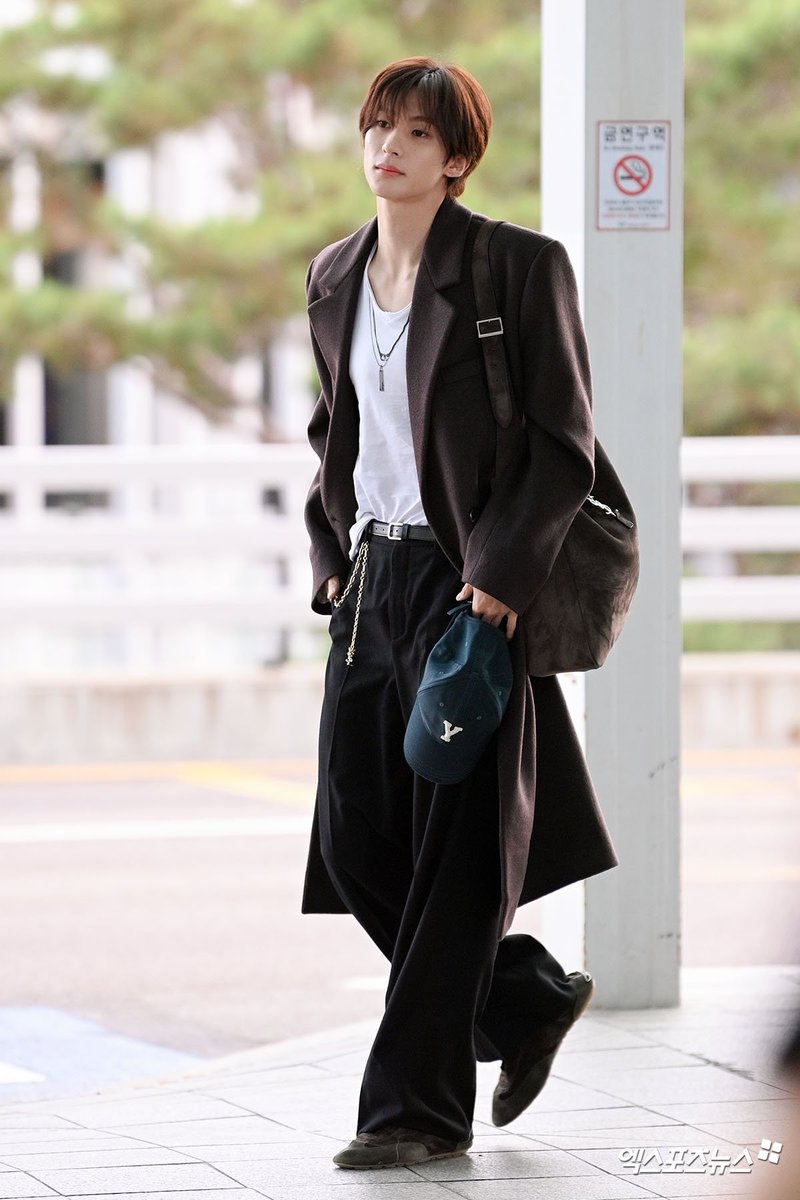 riize_archives's tweet photo. ANTON on his way to Paris Fashion Week. https://t.co/FHTzaaHNWM