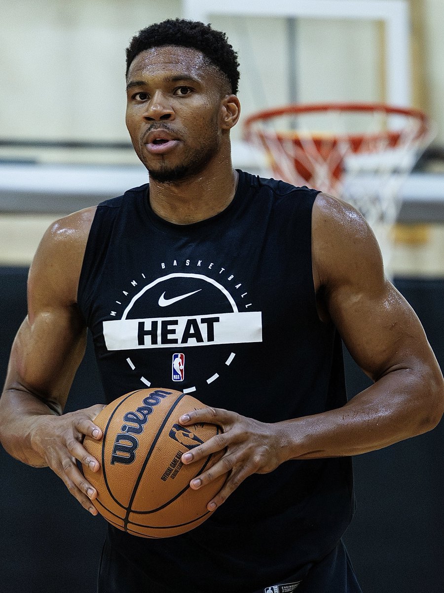 Giannis_An34's tweet photo. ⏳ https://t.co/QbMJI0RRmn