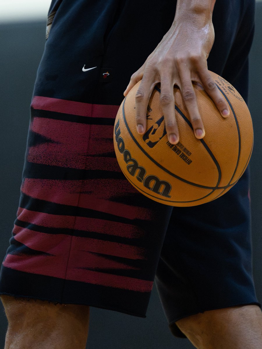 Giannis_An34's tweet photo. ⏳ https://t.co/QbMJI0RRmn
