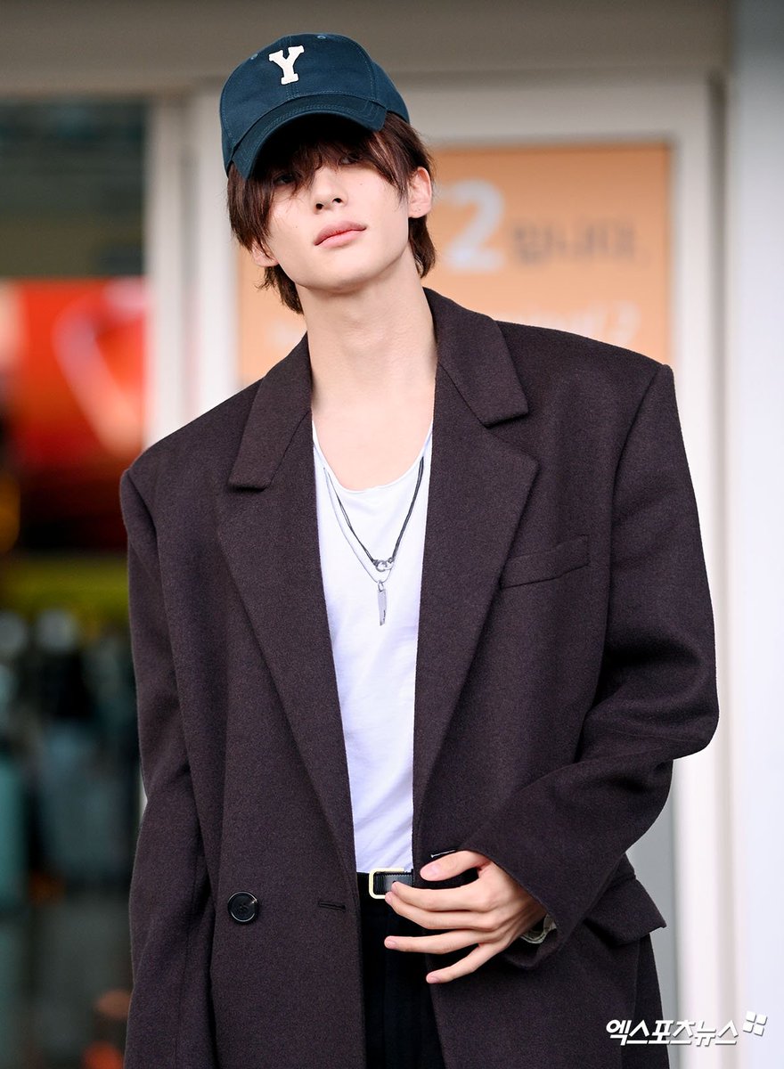 riize_archives's tweet photo. ANTON on his way to Paris Fashion Week. https://t.co/FHTzaaHNWM