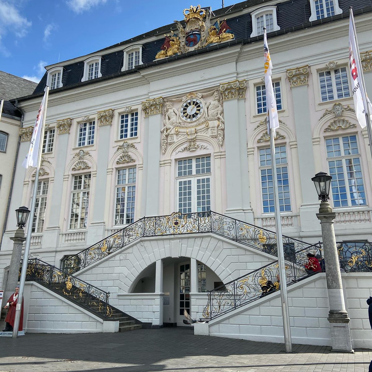maxsoelsoouza's tweet photo. Wetter genutzt Tagesausflug nach Bonn #bonn #altesrathausbonn #daytrip #enjoylife💯 #rauszeit #genießen #langeswochenende #gönnen #loveit❤️ #zeitzuzweit #walkingaround https://t.co/4QFJwgJl4E