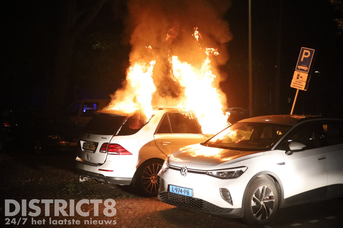Autobrand op Jaap Edenweg in Den Haag