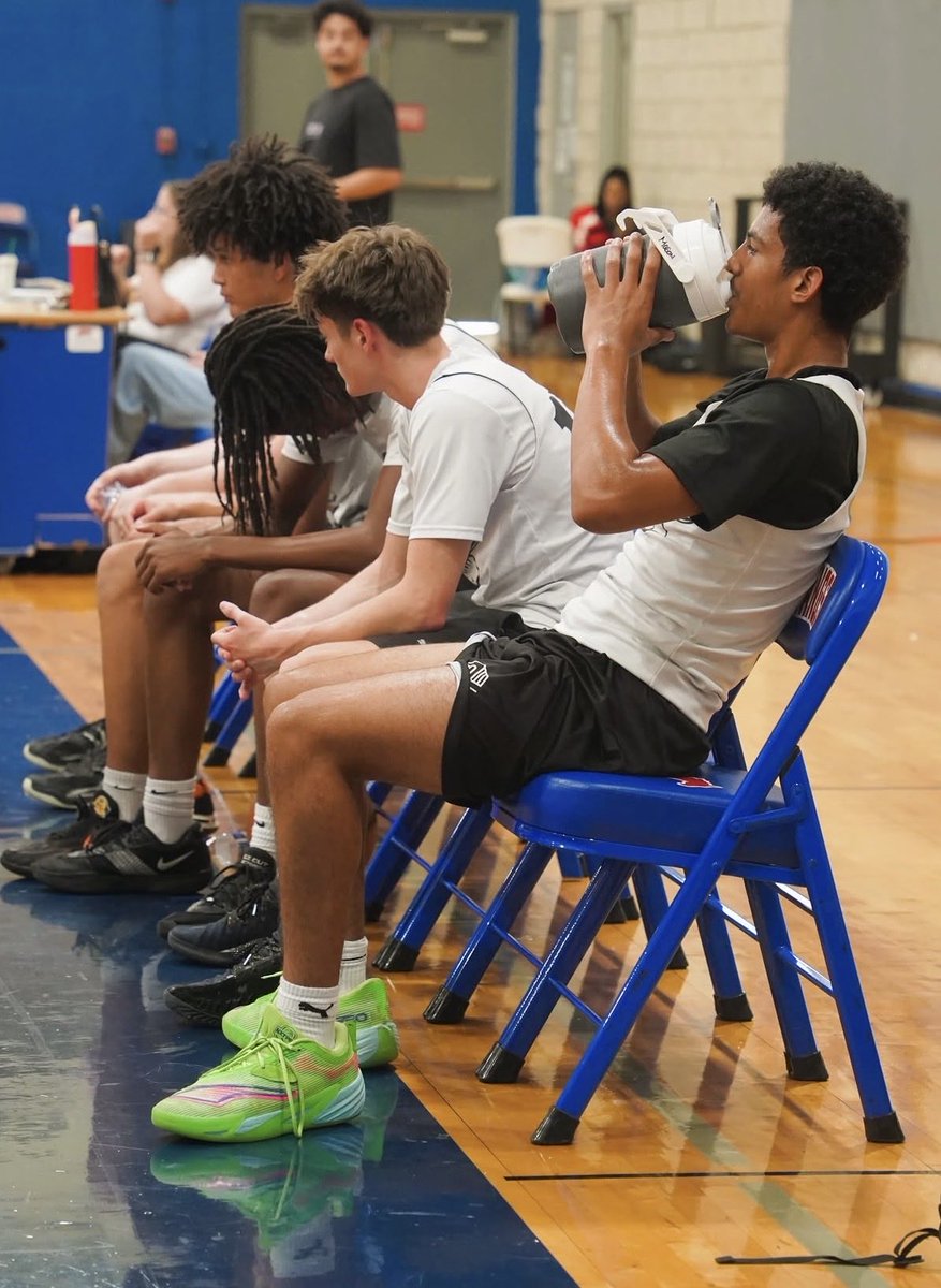 bobbymwilliams's tweet photo. 🔥 5 PLAYERS. ZERO SUBS. ALL HEART. 🔥
And we STILL came out on top against AJ3!!
@BRBoysBball @thehoopvibe #victory #fallleague https://t.co/Pq3mwt228j