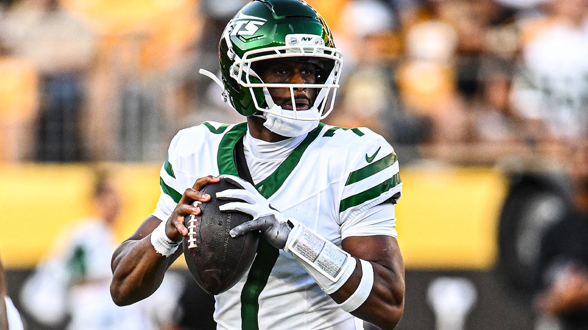 NYJets_Media's tweet photo. If a young QB like Cade Klubnik for example was putting up the production Geno Smith is putting up…

We’d all think the Jets may of found their franchise QB

But since it’s Geno Smith…

It’s not being appreciated enough !

84% - 321 Yards - 3 TDs - 129.8 RTG https://t.co/MLK9DwxiSi